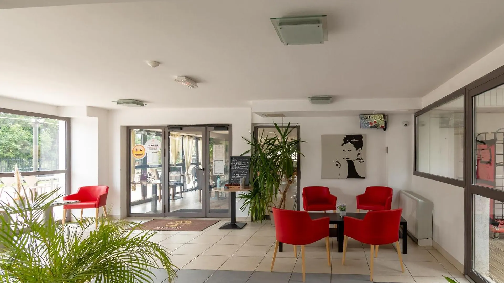 Le Petit Patio Fleuri Aparthotel Éguilles Franciaország